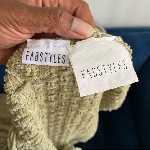 FABSTYLES Green Knit Patterned Fringed Throw Blanket - Picture 3 of 5